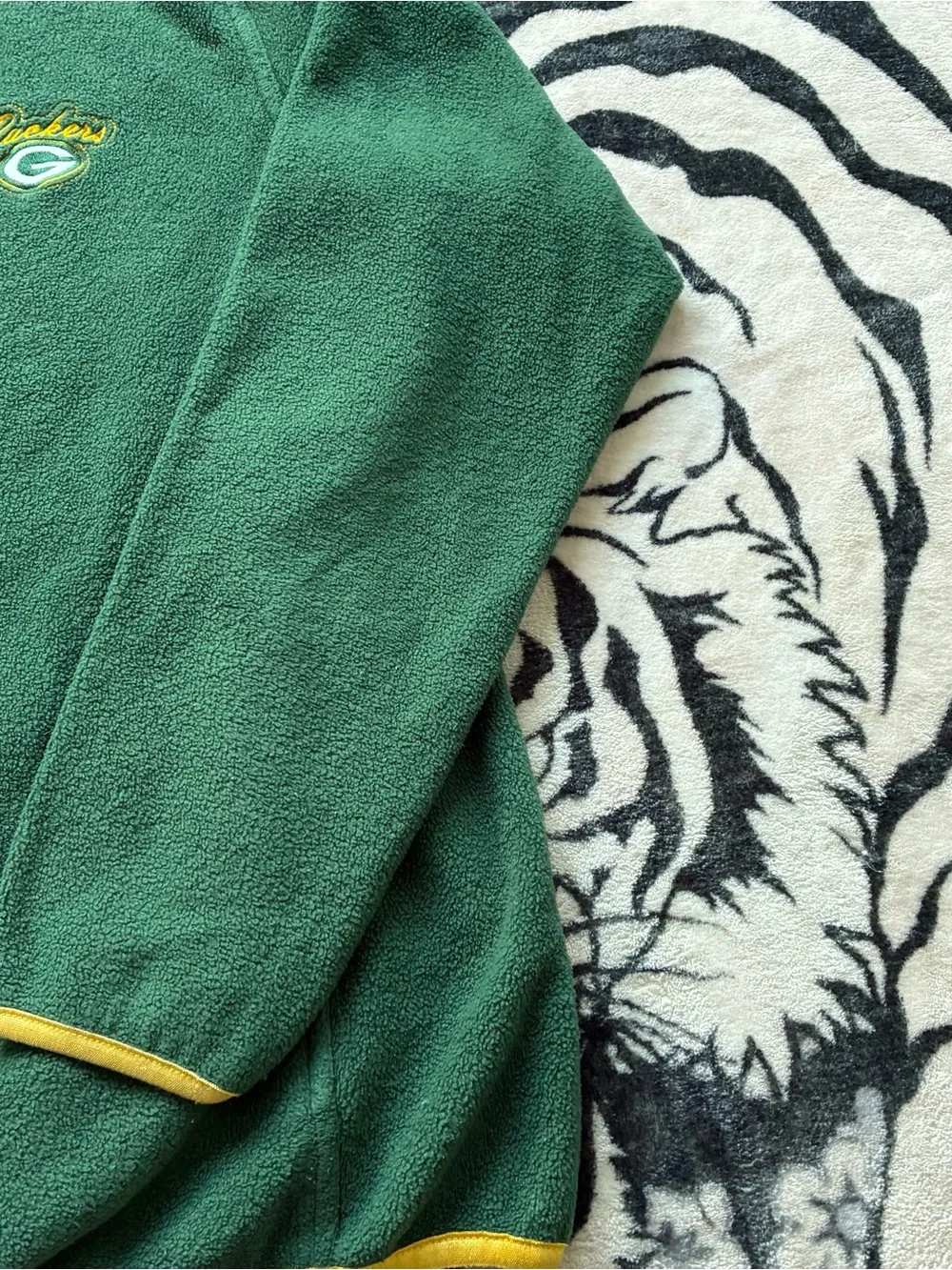 002 - WOMENS VINTAGE 00s GREEN BAY PACKERS Y2K NFL FLEECE JACKET